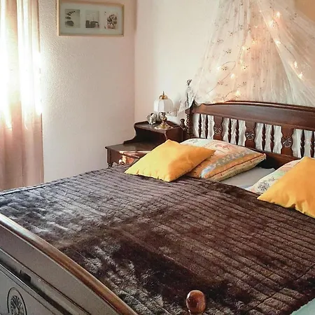 Amazing In W/ Outdoor Swimming Pool, Wifi And 2 Bedrooms Nyaraló Velence