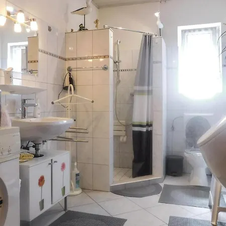 Nyaraló Amazing In W/ Outdoor Swimming Pool, Wifi And 2 Bedrooms