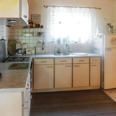 Amazing In W/ Outdoor Swimming Pool, Wifi And 2 Bedrooms Nyaraló