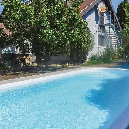 Amazing In W/ Outdoor Swimming Pool, Wifi And 2 Bedrooms