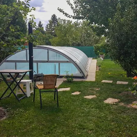 Amazing In W/ Outdoor Swimming Pool, Wifi And 2 Bedrooms Nyaraló Velence