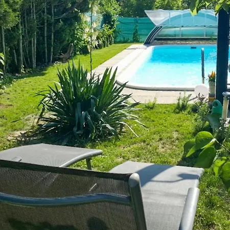 Amazing In W/ Outdoor Swimming Pool, Wifi And 2 Bedrooms